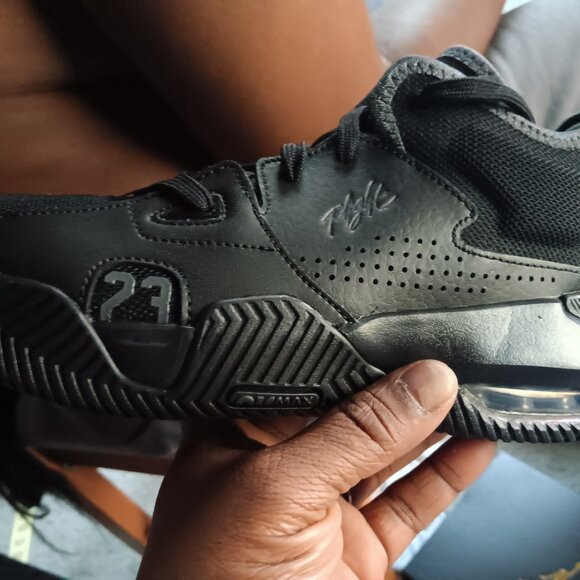 Jordan, stay loyal too. - Picture 5 of 5